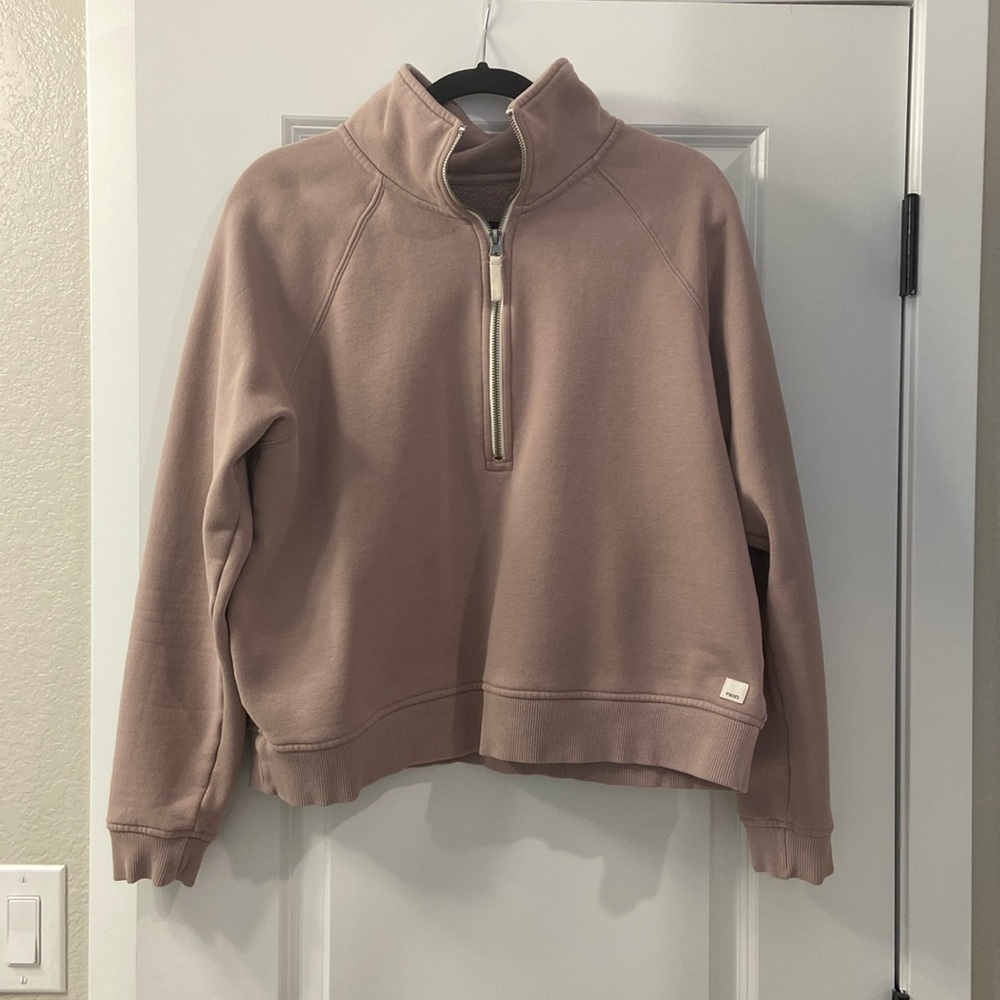 Vuori half-zip size large. Mauve color.